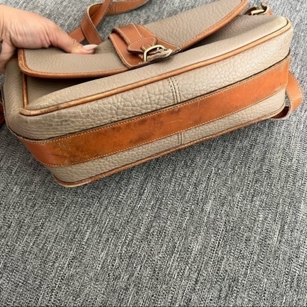 Dooney & Bourke | Vintage All Weather Pebbled Soft Leather Handbag - Picture 6 of 14